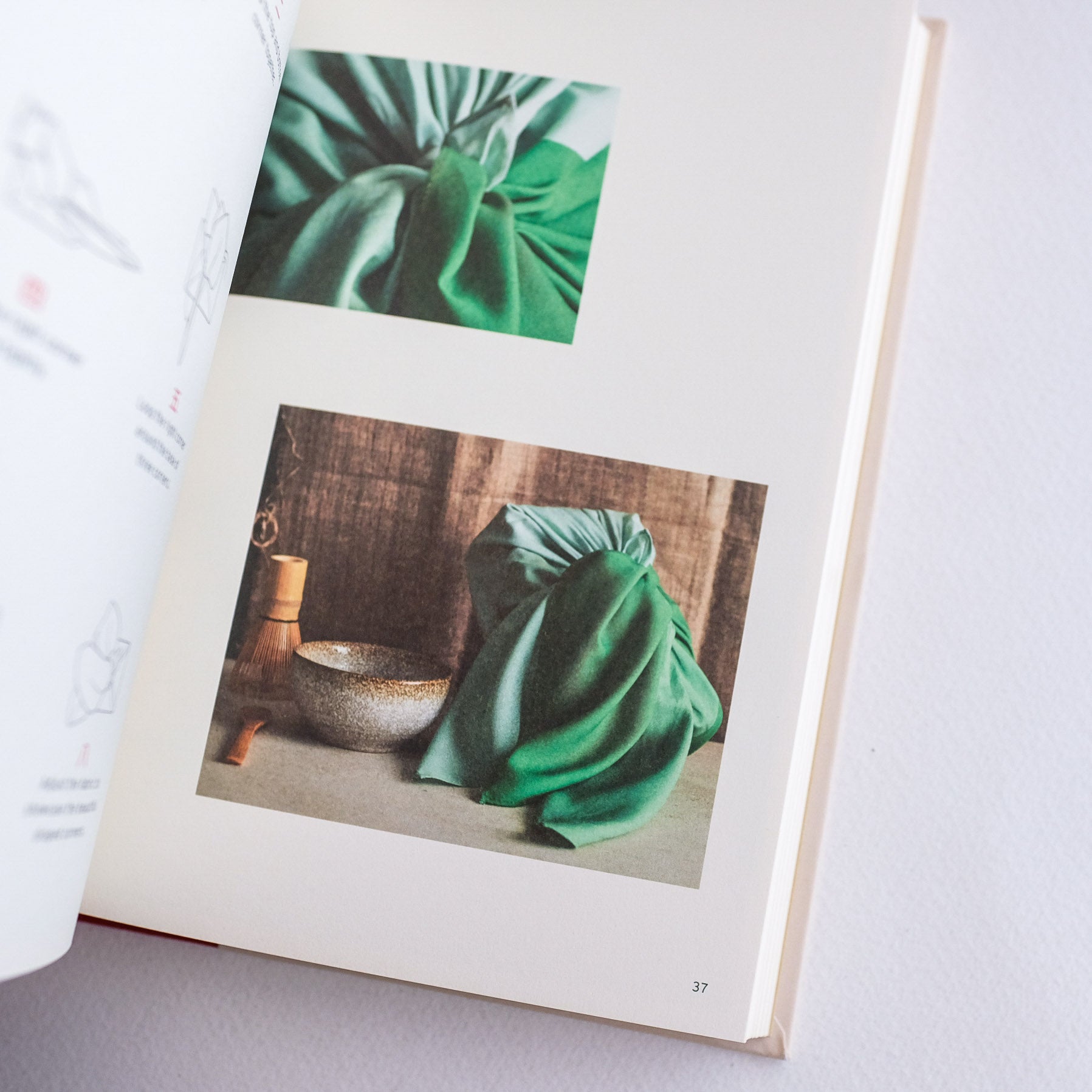 Furoshiki and the Japanese Art of Gift Wrapping by Tomoko Kakita