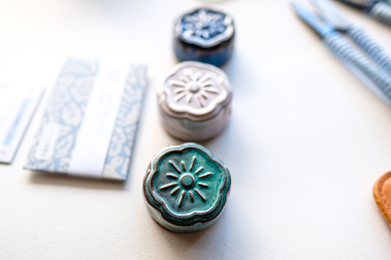 Gift Set: Awaji Kawara Magnetic Needle Rest and Embroidery Needles
