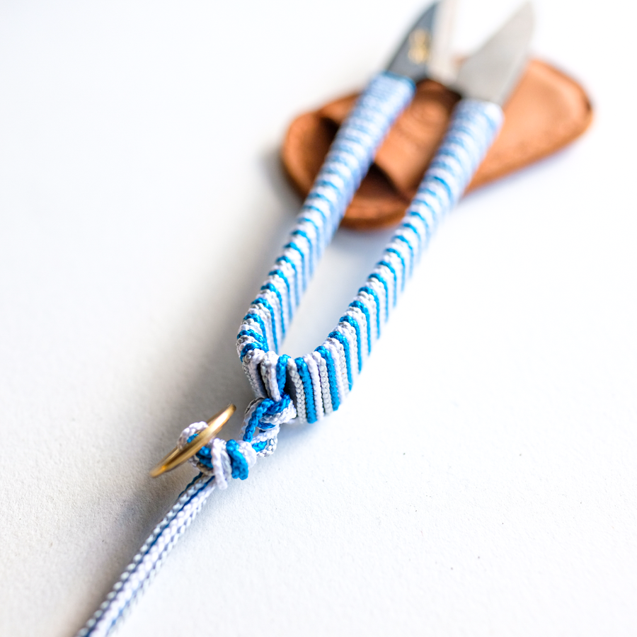 Shozaburo Thread Snips with Iga Silk Braid