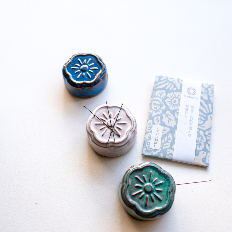 Gift Set: Awaji Kawara Magnetic Needle Rest and Embroidery Needles