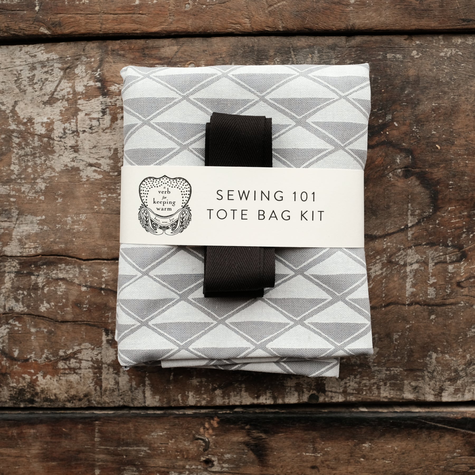 Label: Grey diamond / Black twill
