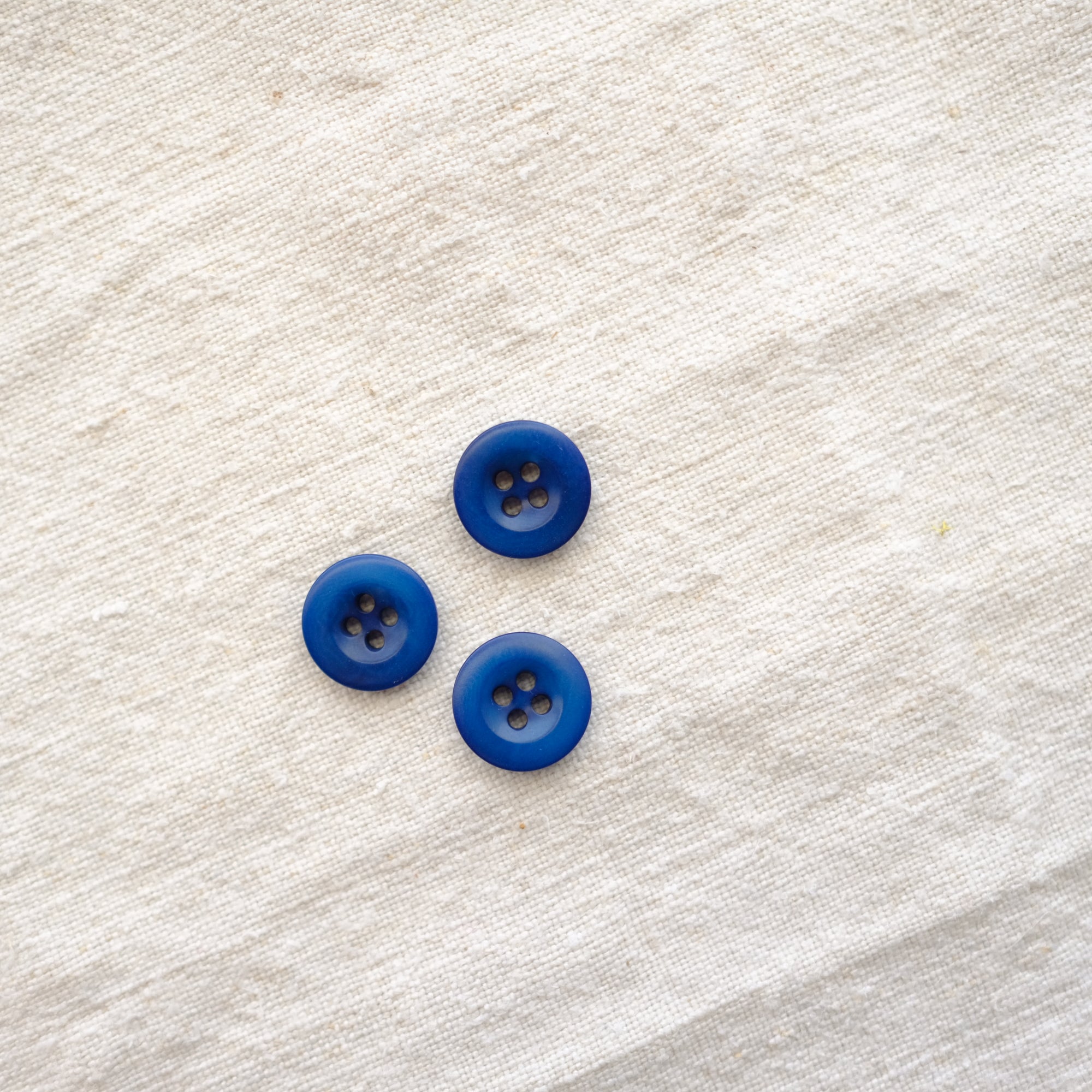 label: 3/4" button - Indigo