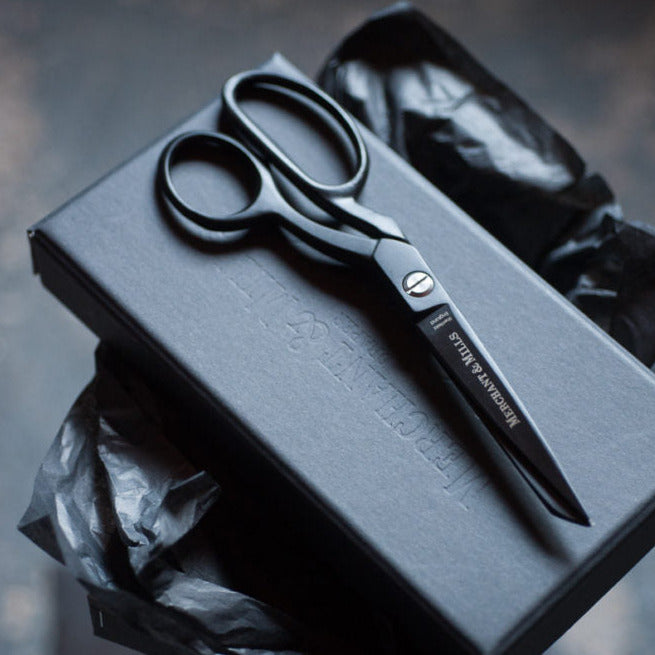 Label: Matt Black 8" Scissors