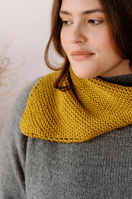 Candice bandana - simple, knit triangular shaped bandana