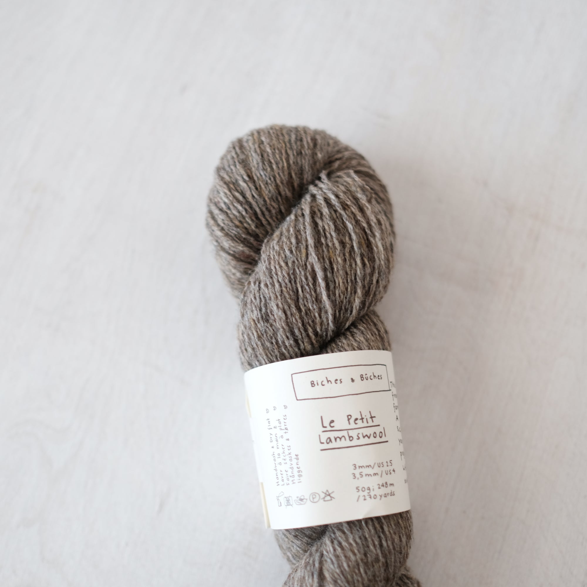 Label: Grey Brown / gris brun