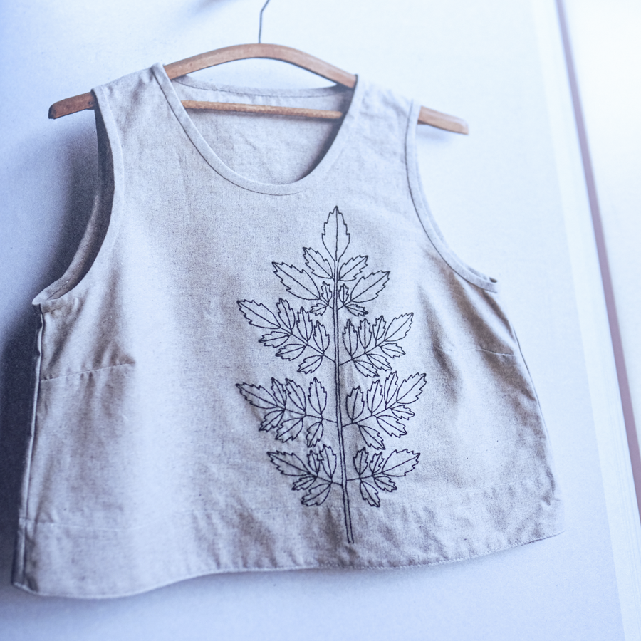 Embroidery: A Modern Guide to Botanical Embroidery - Picking Daisies